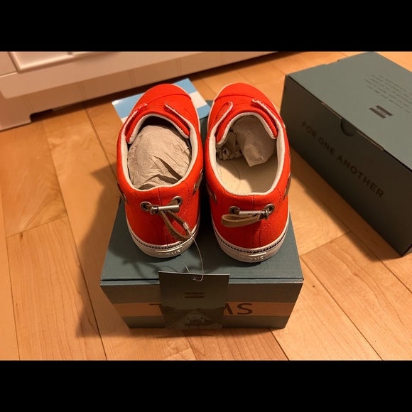 Brand new never worn in the box Toms Pasadena Youth Size 4 - Picture 7 of 9